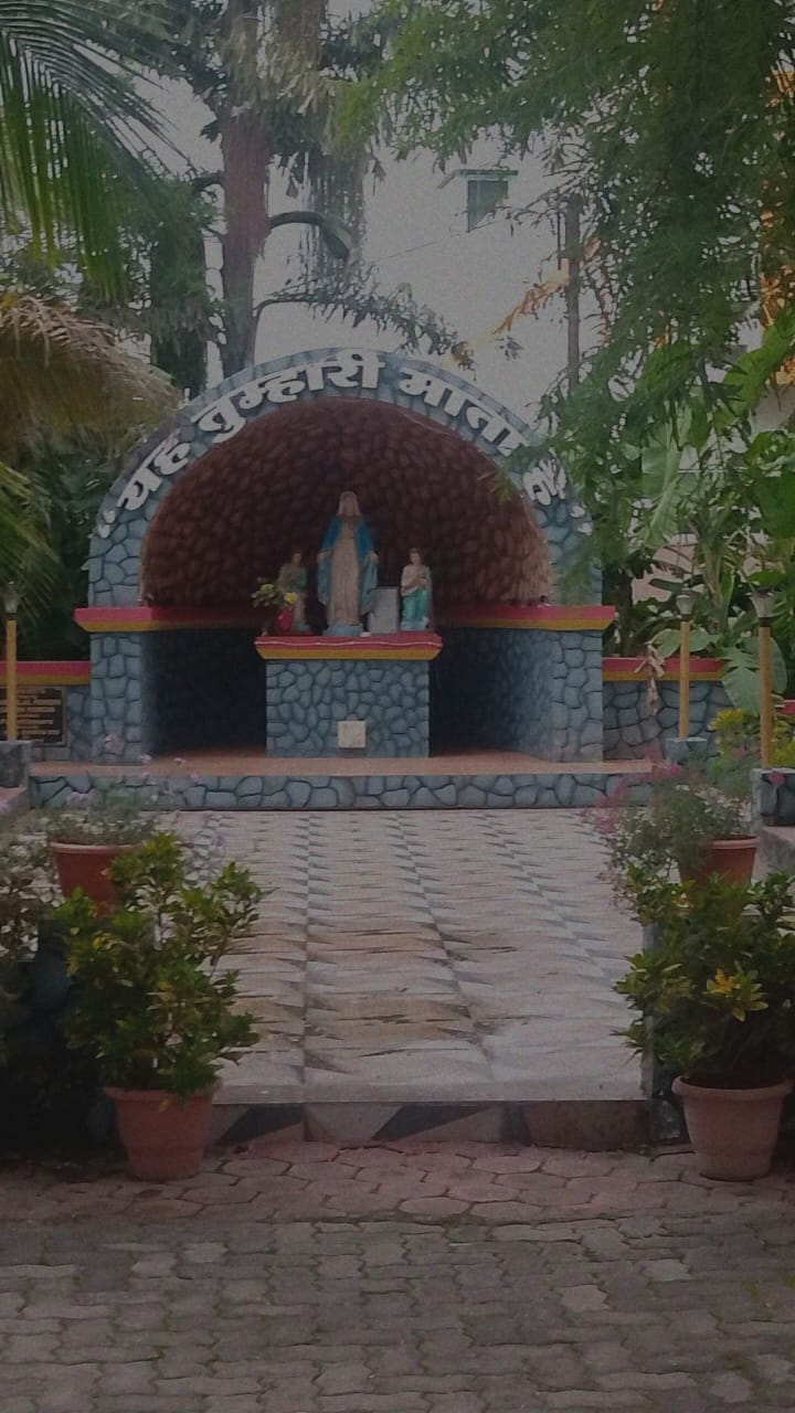 रतलाम के जावरा सेंट पीटर स्कूल में प्रदर्शन: धर्मांतरण को बढ़ावा देने का आरोप