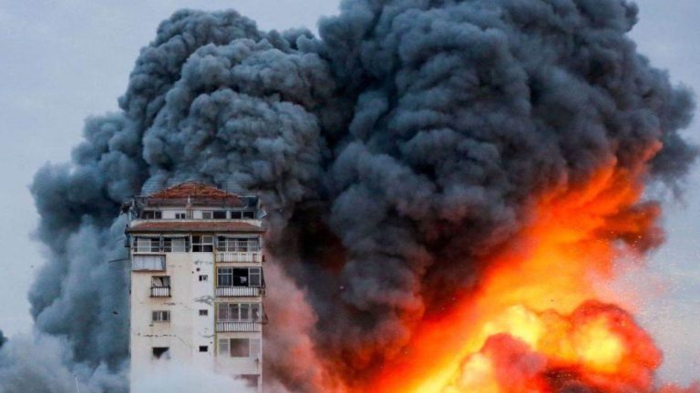 इज़राइल का गाजा पर हमला: 30 हजार से ज्यादा फलस्तीनी मृतक