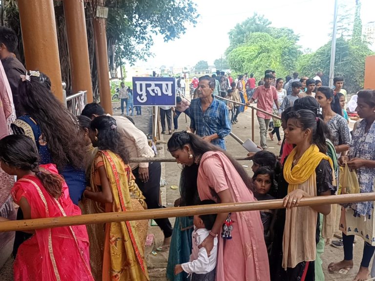 बड़वानी में उमड़ा आस्था का सैलाब, भिलट देव मंदिरों में लगी श्रद्धालुओं की भीड़