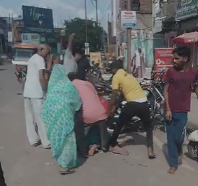 ग्वालियर में बीच सड़क पर मारपीट का मामला आया सामने, वीडियो हुआ वायरल