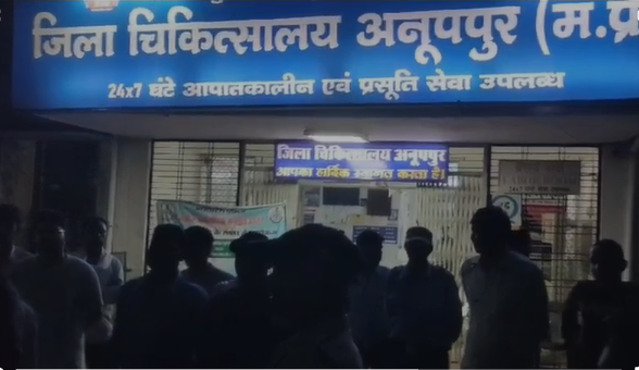 108 एम्बुलेंस सेवा की कमी से 8 वर्षीय बच्चे की मौत: अनूपपुर जिला चिकित्सालय फिर सुर्खियों में