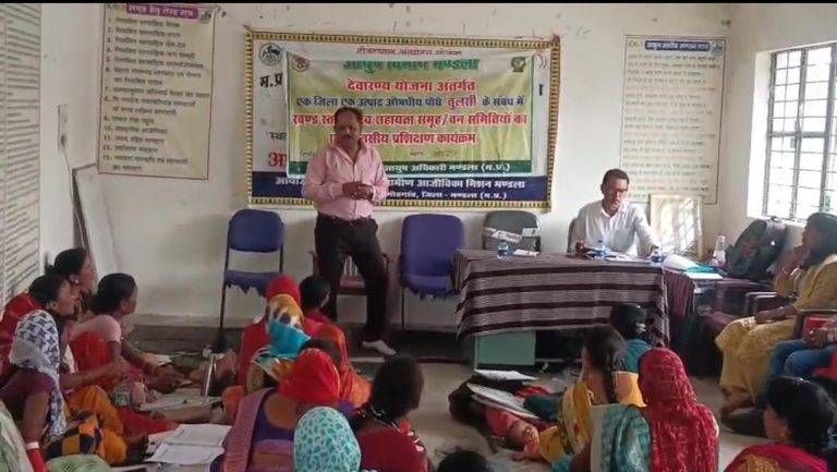 आजीविका समूह व कृषक उत्पादन की दीदियो को दिया गया एक दिवसीय प्रशिक्षण