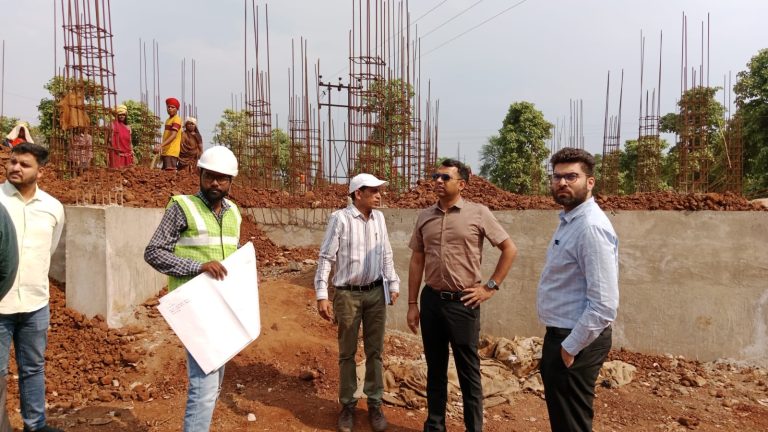 कलेक्टर ने किया निर्माणाधीन आईटीआई भवन का निरीक्षण