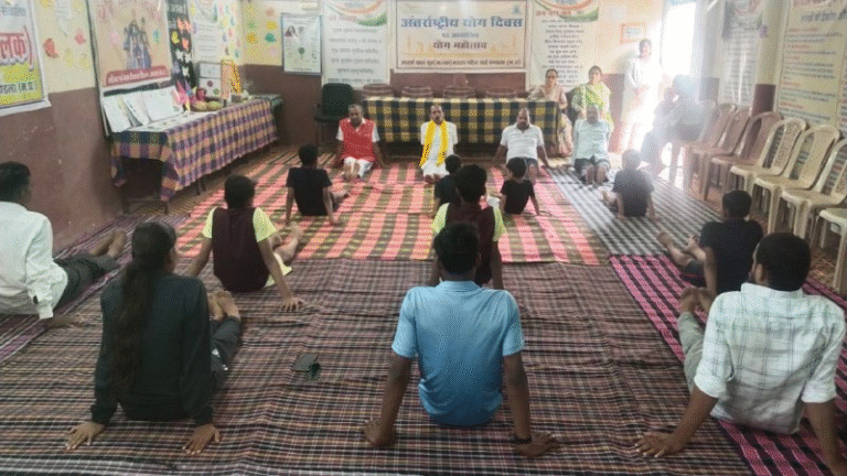 आर्दश बालगृह में अंतरराष्ट्रीय योग दिवस पर हुए कार्यक्रम