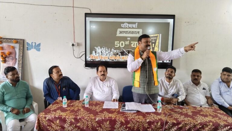 सरदार पटैल कॉलेज में आयोजित आपातकाल परिचर्चा कार्यक्रम में पहुंचे जबलपुर के विधायक अभिलाष पांडे, छात्रों के साथ साझा किए अपने विचार