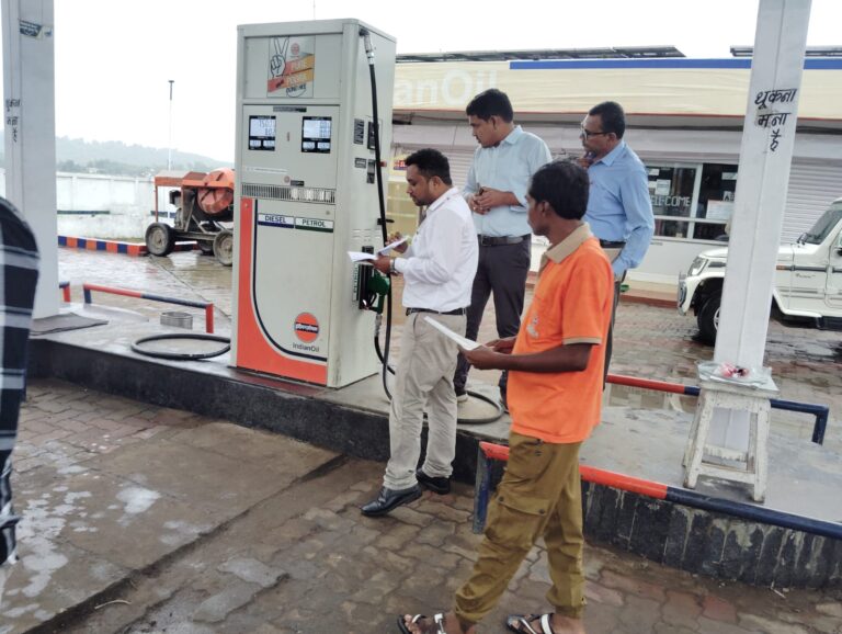 पेट्रोल पम्प संचालक पर बड़ा एक्शन, मामला गंभीर, तत्काल पम्प सील