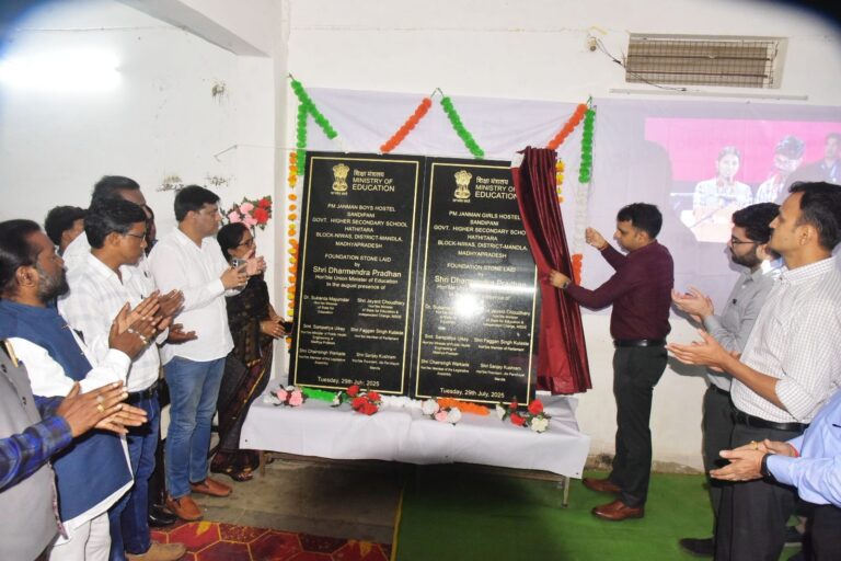 कलेक्टर का प्रयास : हाथीतारा में शिक्षा की नींव पर रखी विकास की ईंट