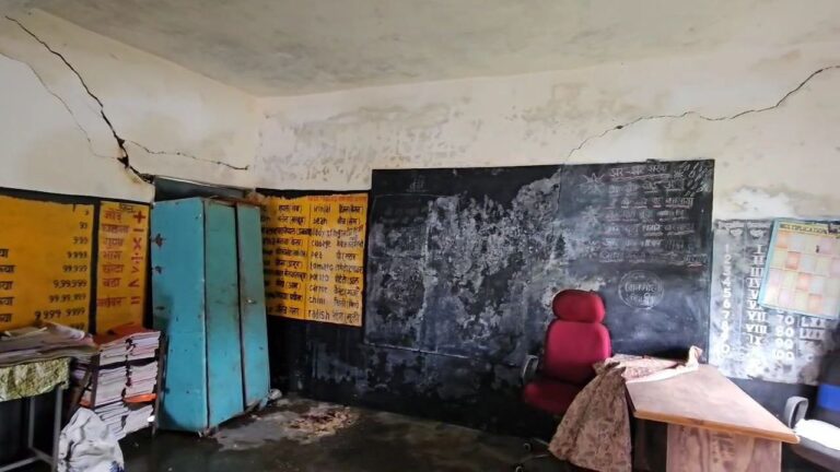 “बच्चों को खंडहरों में शिक्षा देने की मजबूरी, सरकार की असंवेदनशीलता का जीता-जागता सबूत” — पंकज सोनी