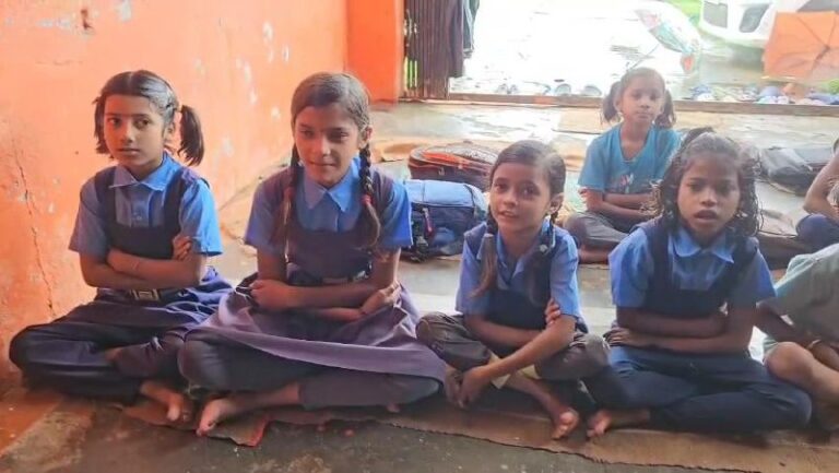 “मंडला में शिक्षा नहीं, इंतज़ार है हादसे का — “कागज़ों पर चमकदार, ज़मीन पर खंडहर – मंडला का शिक्षा तंत्र बेनकाब”