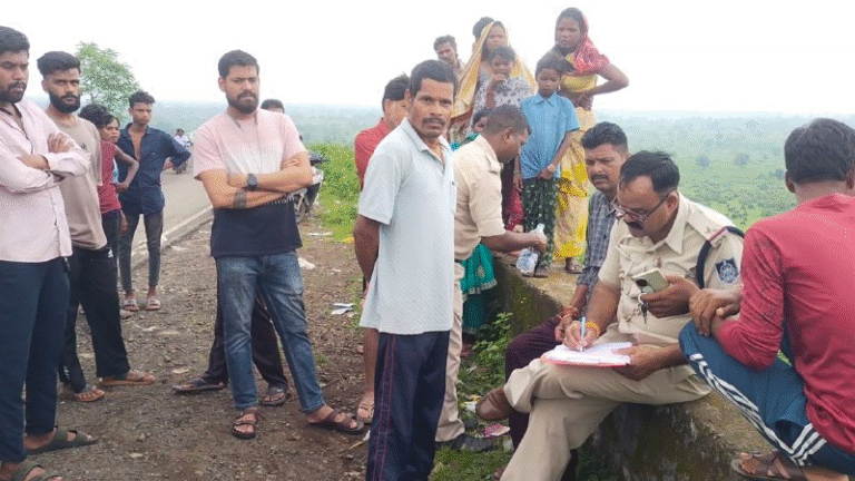 मंडला में पहाड़ियों के पास खाई से मिला अज्ञात महिला का शव मामला संदिग्ध, पुलिस कर रही पहचान और मौत के कारणों की जांच