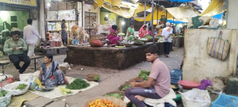 सब्जी बाजार में पैदल भी निकला मुश्किल, अतिक्रमण का फैला ग्राफ