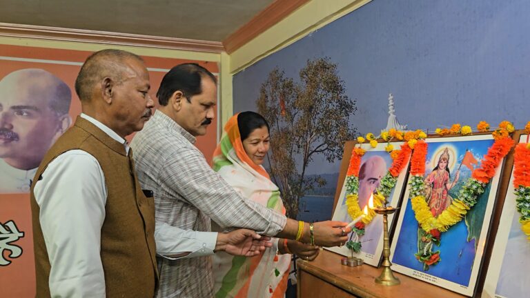 राष्ट्र की जय चेतना का गान वंदे मातरम