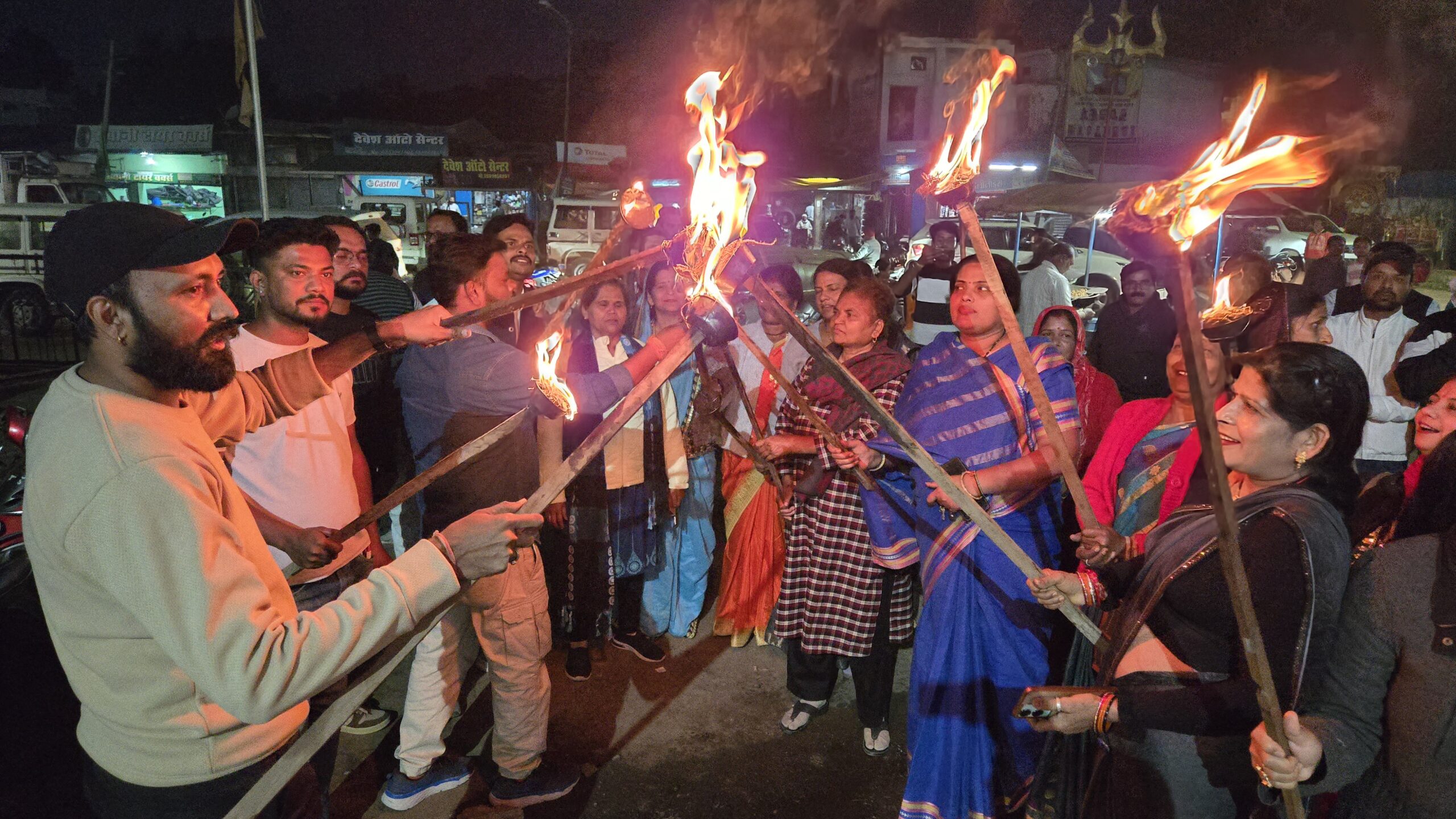 मंडला में मशाल जुलूस, 21 वीर क्रांतिकारियों को दी गई भावपूर्ण श्रद्धांजलि